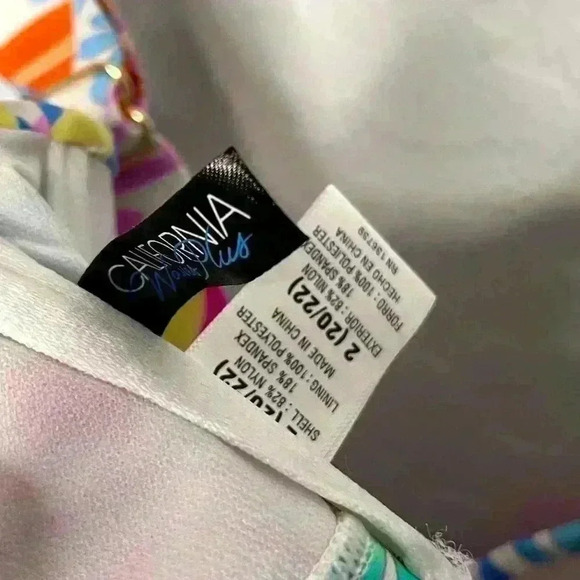 California Waves Hibiscus Paradise Multicolor Bikini Top 2X 20/22 - Picture 7 of 8